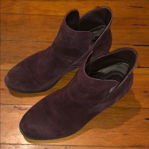 Me Too deep purple/wine booties